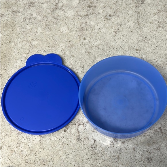 Tupperware Bright Blue Round Containers - Picture 3 of 5